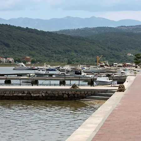 - Donja 14425c * Supetarska Draga