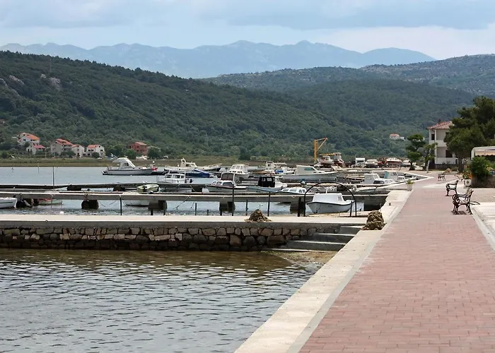 - Donja 14425c * Supetarska Draga
