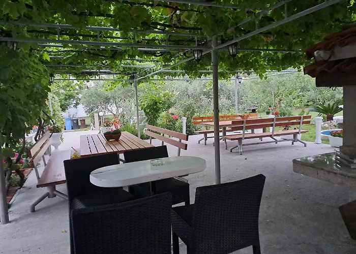 - Donja 14425c * Supetarska Draga