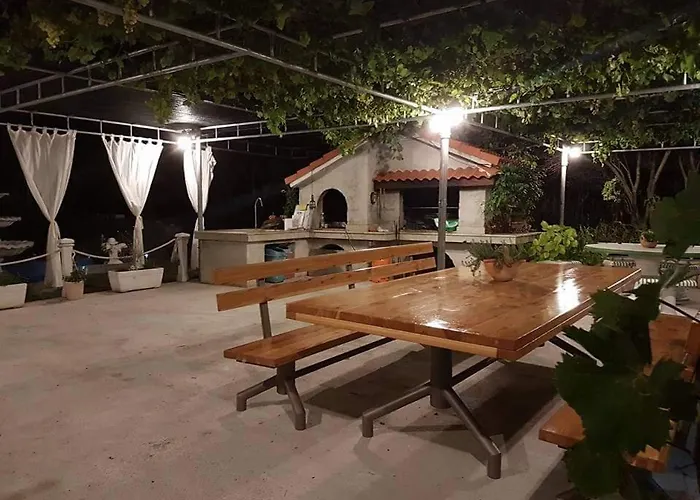 - Donja 14425c Supetarska Draga