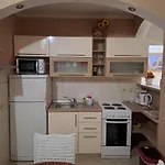 - Donja 14425c * Supetarska Draga