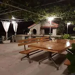 - Donja 14425c Supetarska Draga