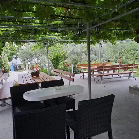 - Donja 14425c * Supetarska Draga
